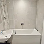 Апартаменты Creative Quarter Living 1br Flat At Paintworks *