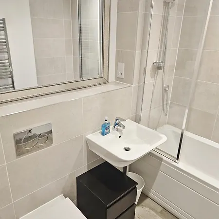 Creative Quarter Living 1br Flat At Paintworks *