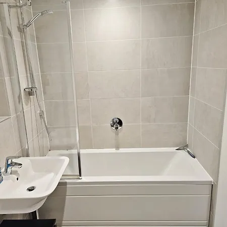 Daire Creative Quarter Living 1br Flat At Paintworks *