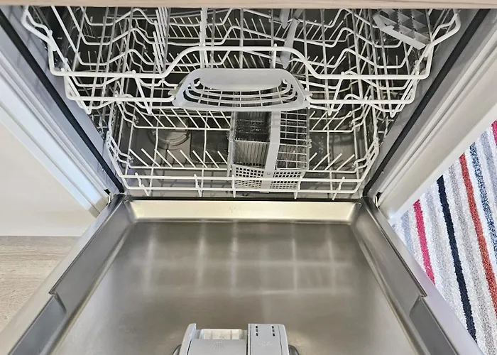 Creative Quarter Living 1br Flat At Paintworks Апартаменти