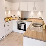 Апартаменти Creative Quarter Living 1br Flat At Paintworks *