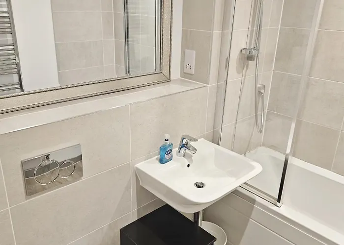 Creative Quarter Living 1br Flat At Paintworks *